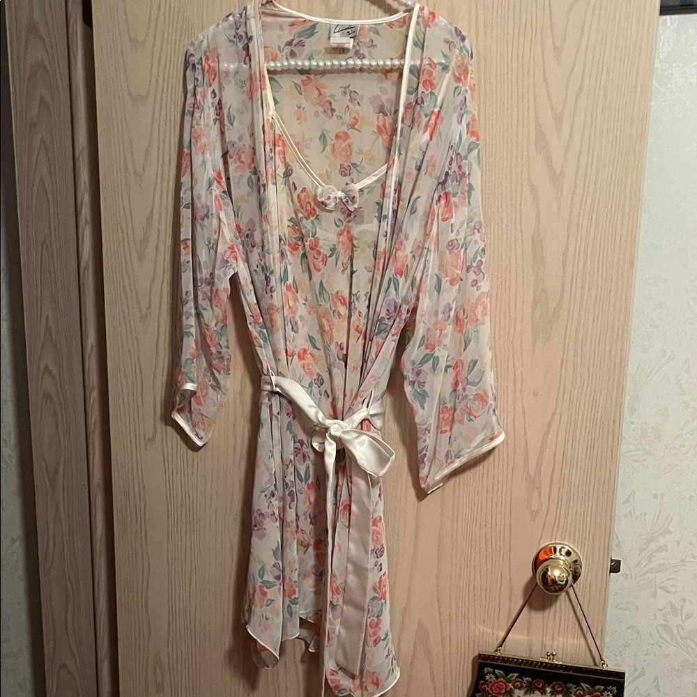 Floral Women's Robe and Nightgown Set